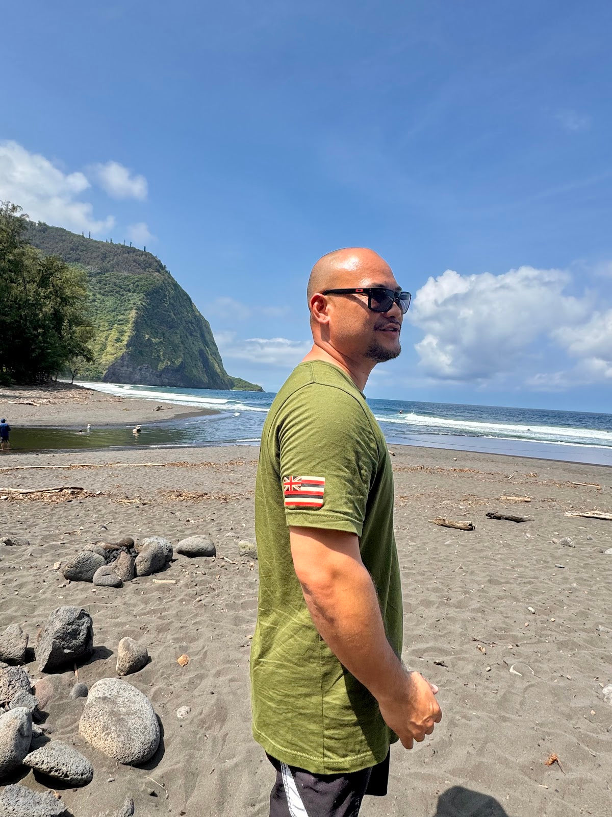 Pillar of ʻĀina Tee in Olive, side view